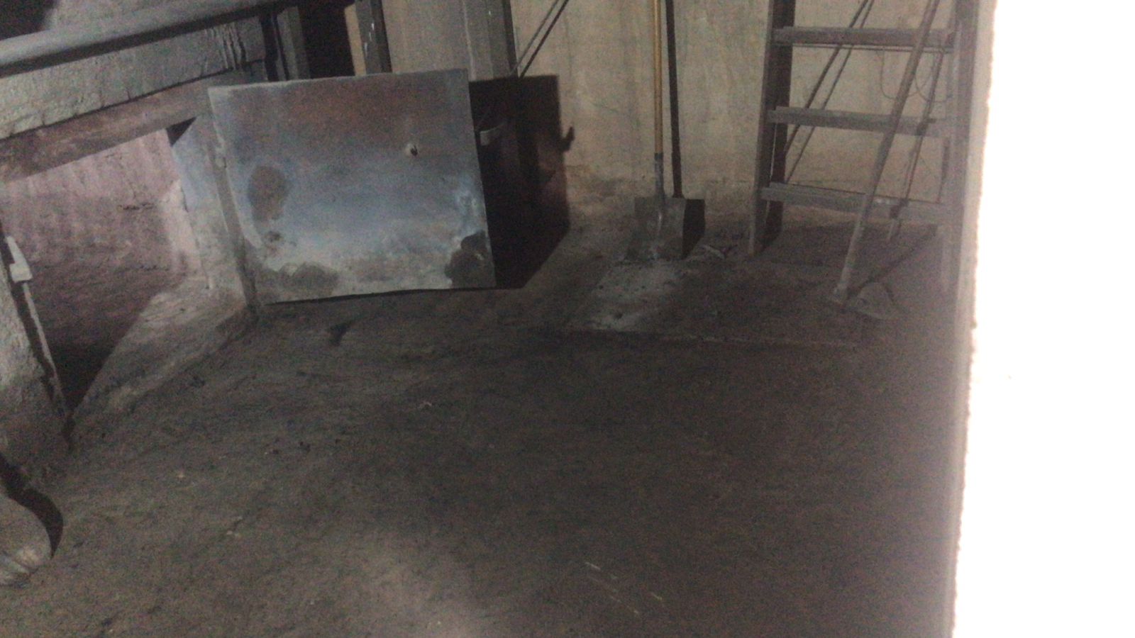 Área interna de equipamento industrial