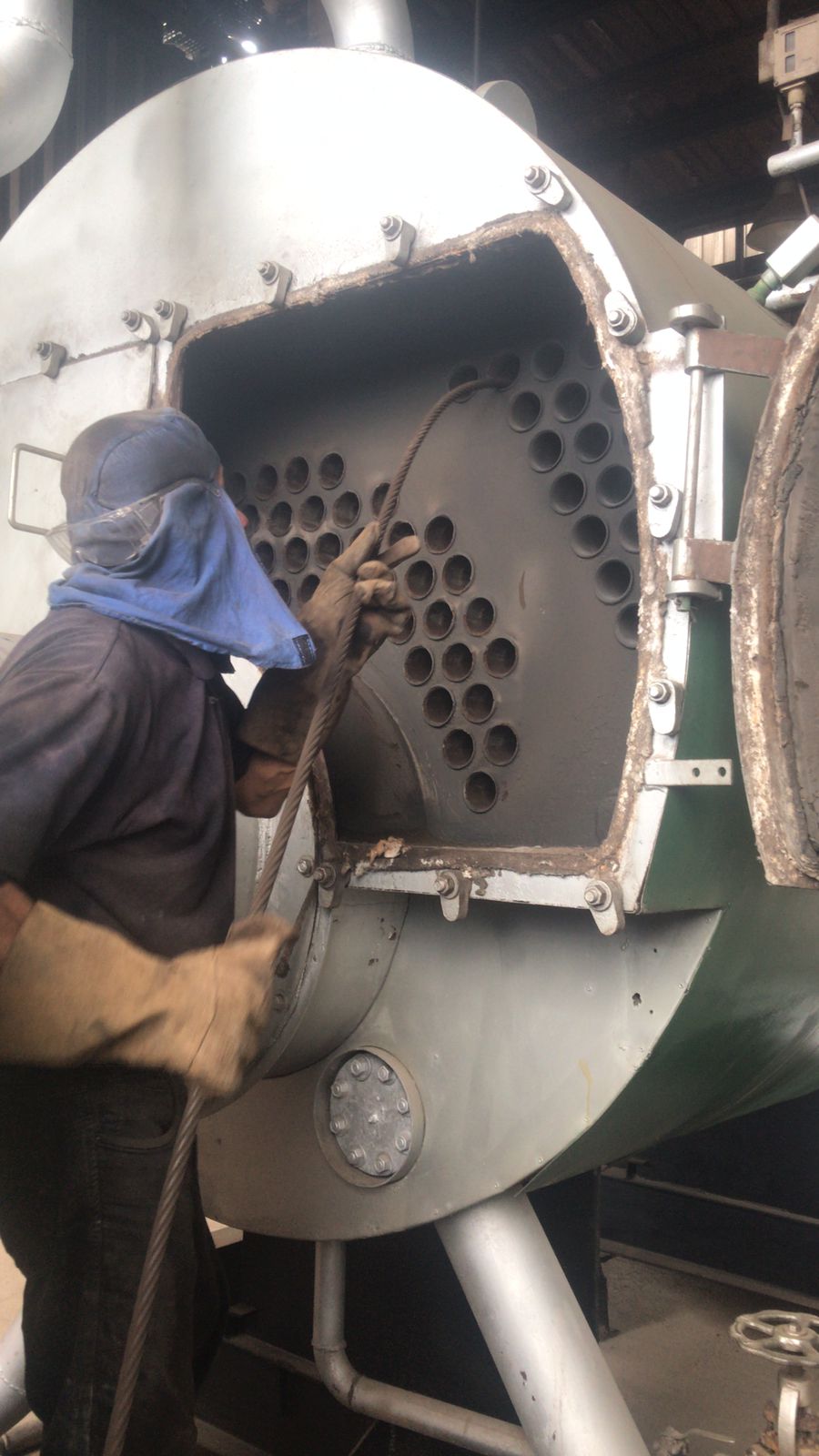 Limpeza e manutenção de caldeira